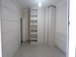 Sobrado para Venda em Jacareí - 2