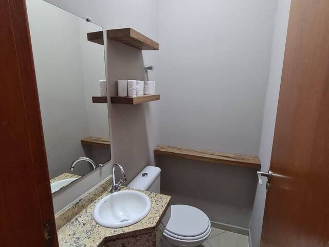 Casa em condomínio para Venda em Jacareí - 2