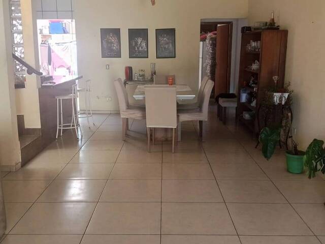 Sobrado para Venda em Jacareí - 4