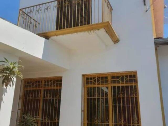 Sobrado para Venda em Jacareí - 2