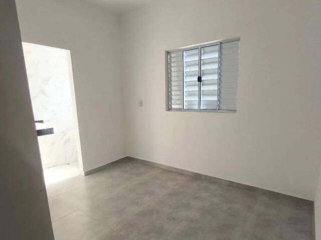 Casa para Venda em São José dos Campos - 4