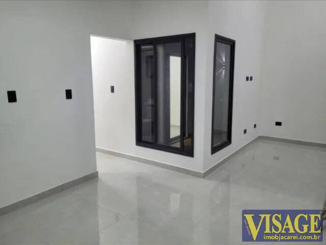 Casa para Venda em São José dos Campos - 4