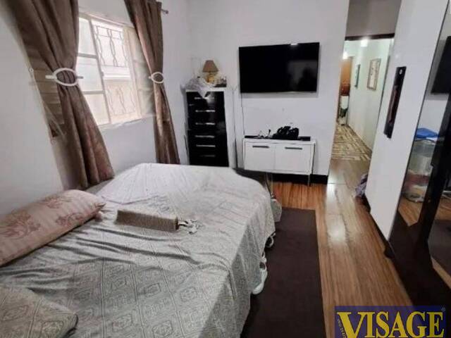 Casa para Venda em São José dos Campos - 4